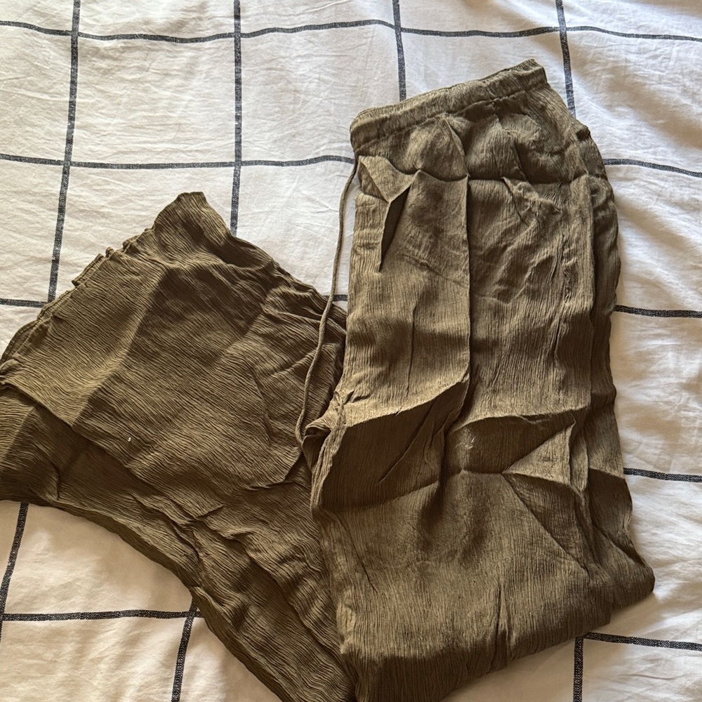 ABERCROMBIE EASY PANTS - Olive Green Crinkled Pants